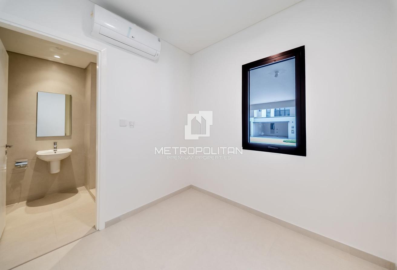 Spacious 4 BR+M | Landscaped Garden | End Unit photo 11