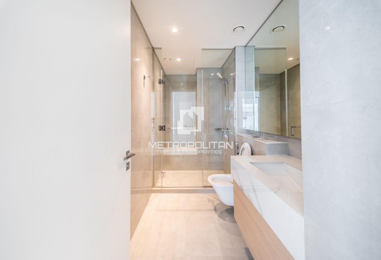 Spacious 4 BR+M | Landscaped Garden | End Unit photo 12