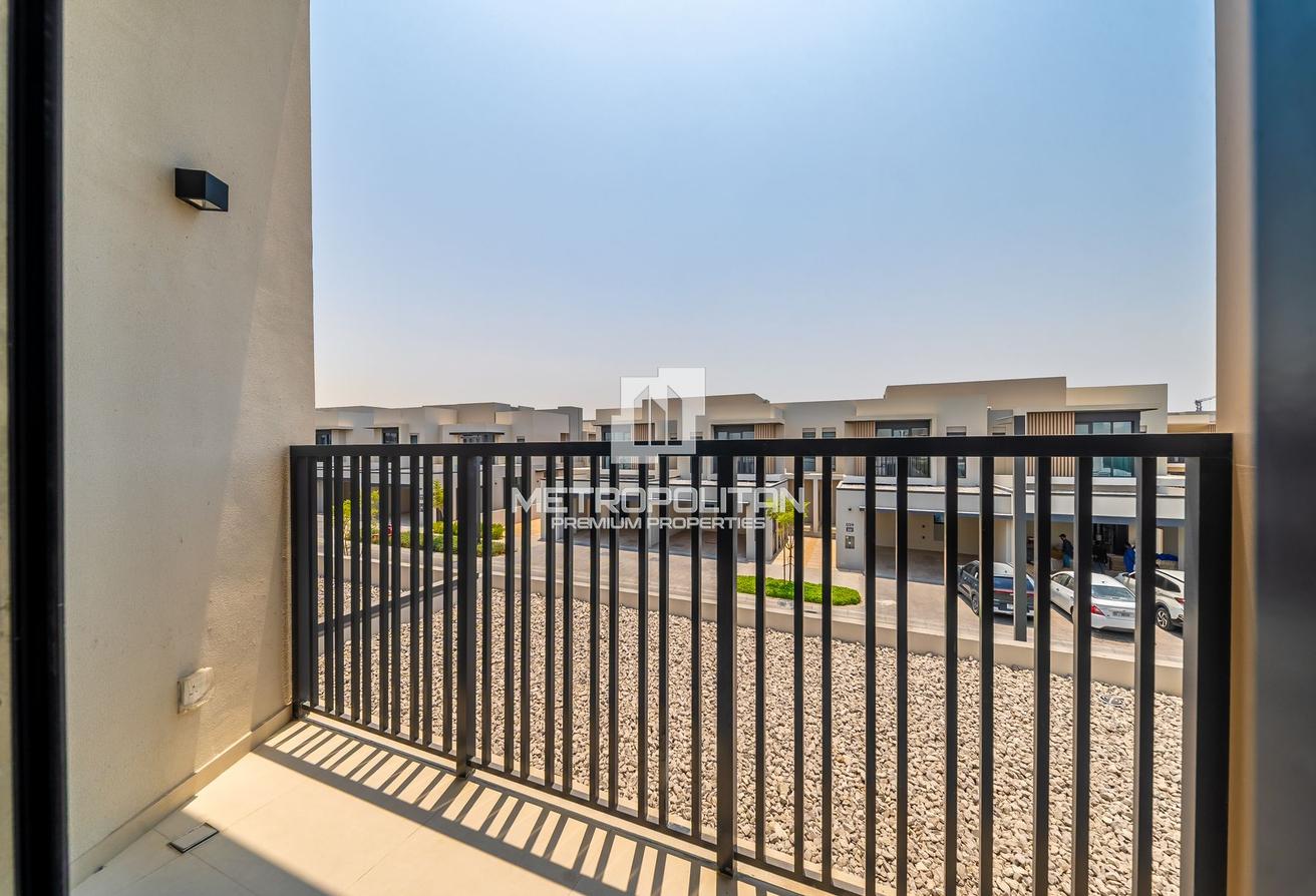 Spacious 4 BR+M | Landscaped Garden | End Unit photo 19