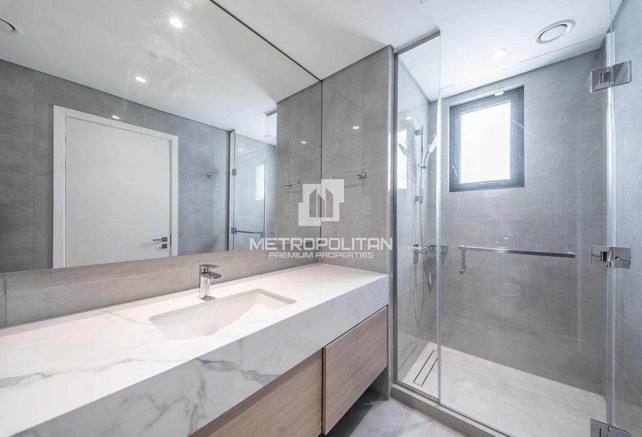 Spacious 4 BR+M | Landscaped Garden | End Unit photo 16