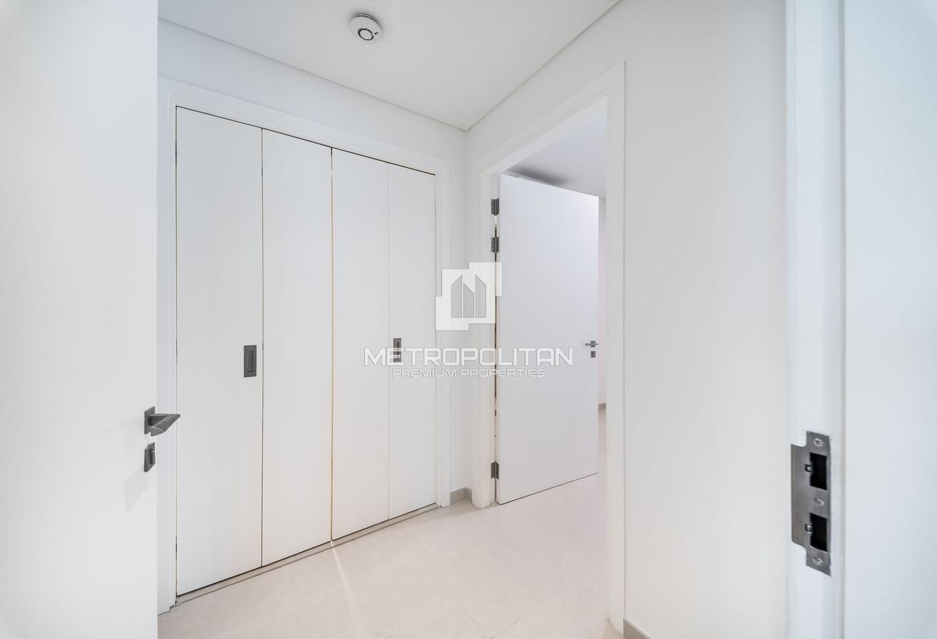 Spacious 4 BR+M | Landscaped Garden | End Unit photo 10