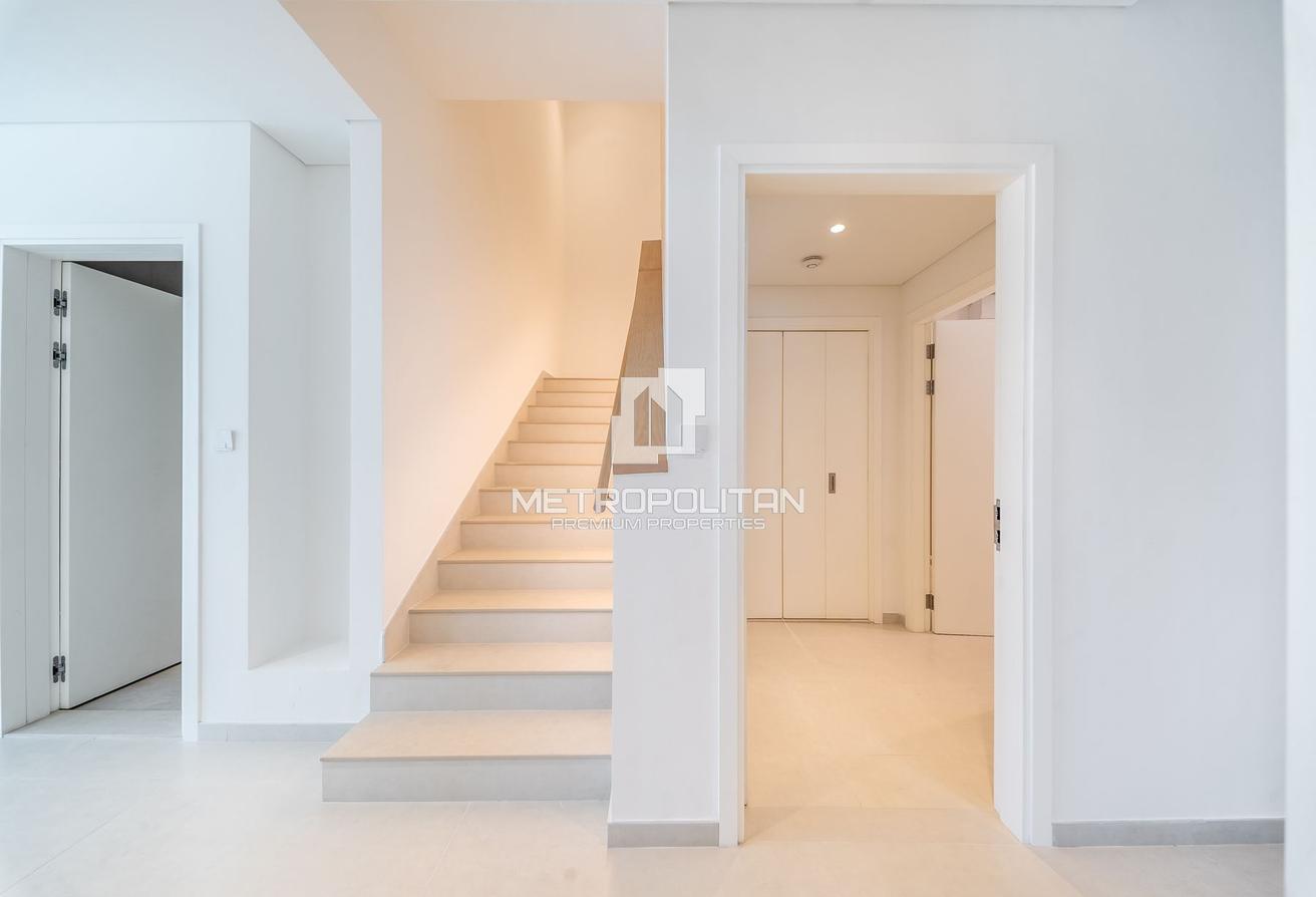 Spacious 4 BR+M | Landscaped Garden | End Unit photo 8