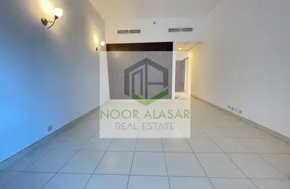 شقة - 2 غرف نوم - 3 حمامات للايجار في برج لطيفة - شارع الشيخ زايد - دبي