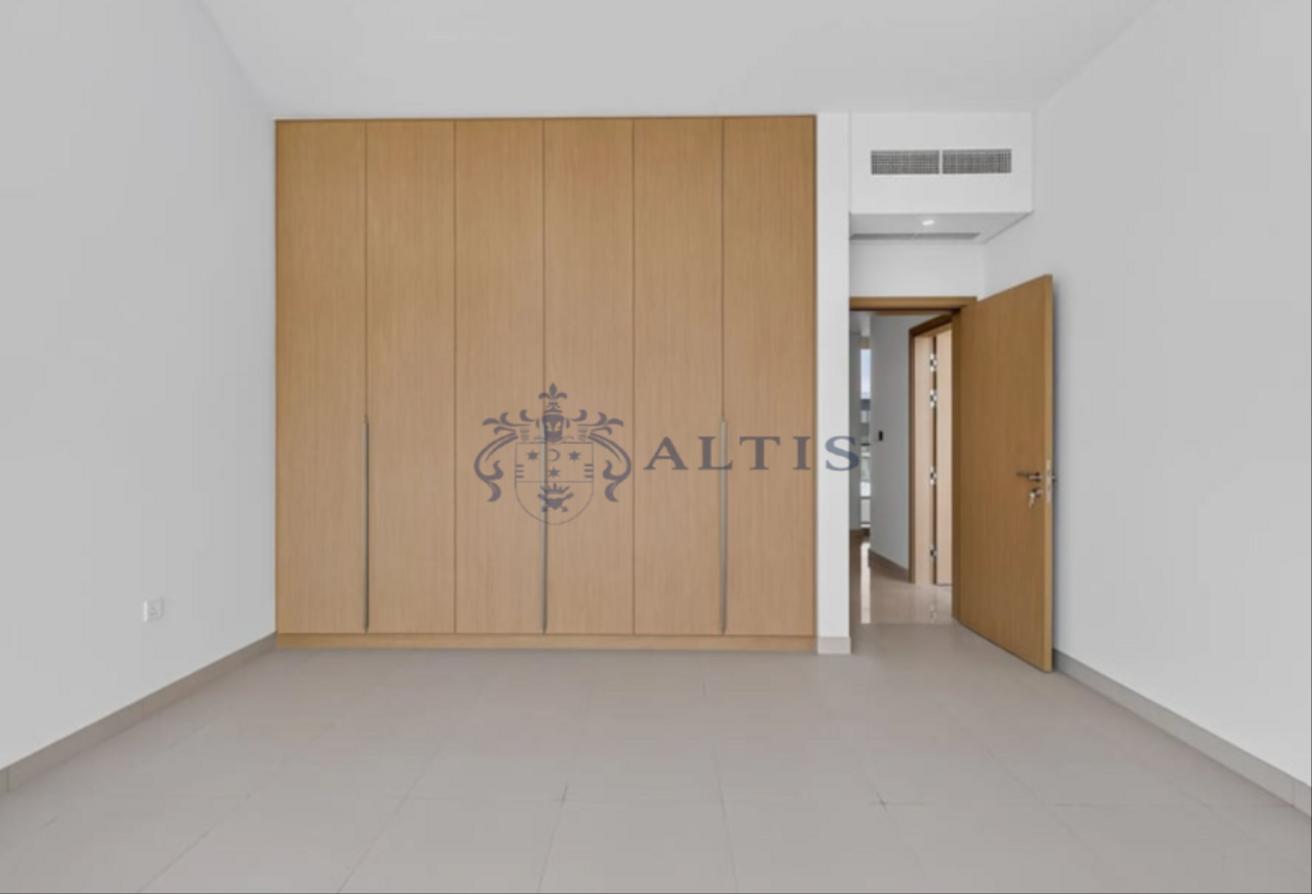 5BR Luxury Villa | Brand New | Premium Location photo 9