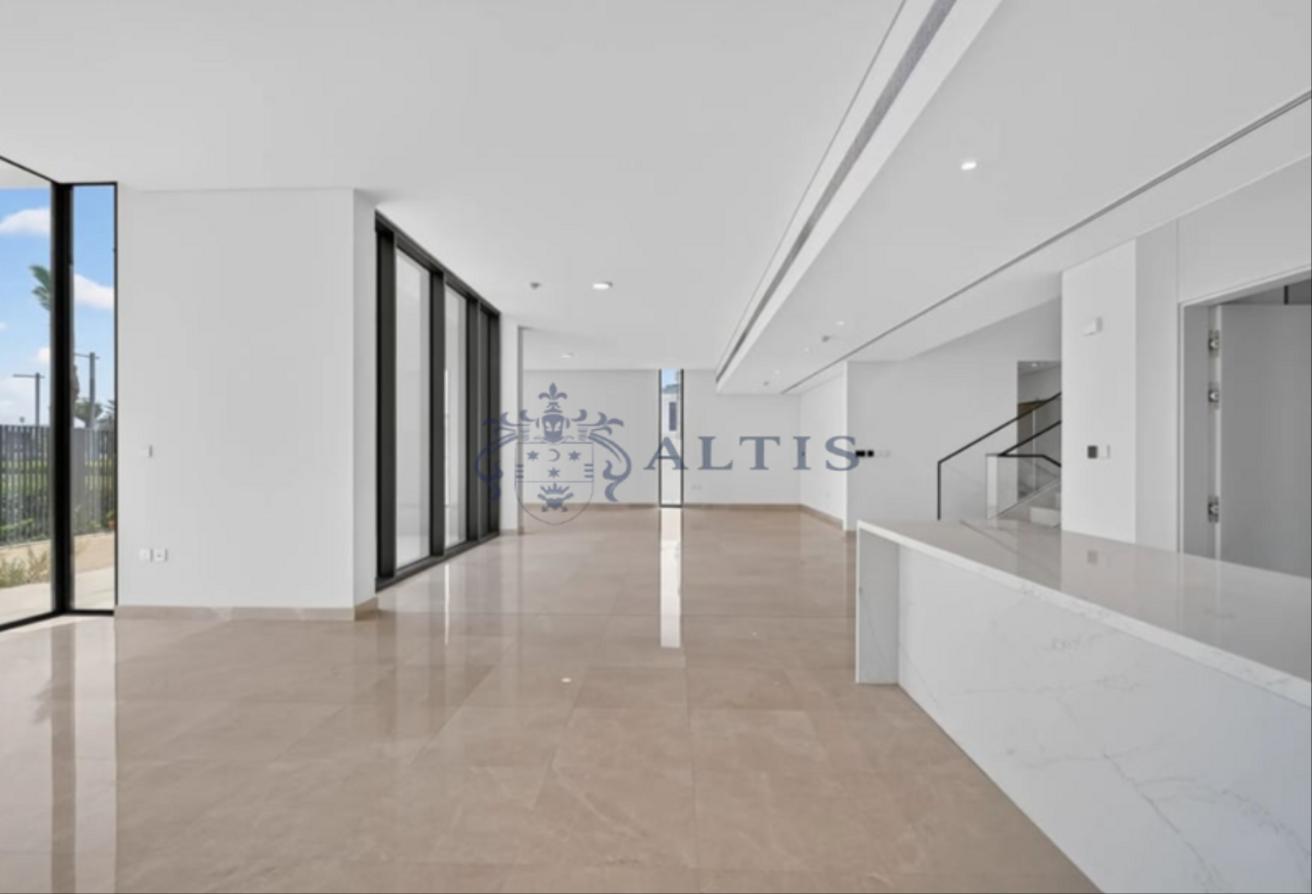 5BR Luxury Villa | Brand New | Premium Location photo 4
