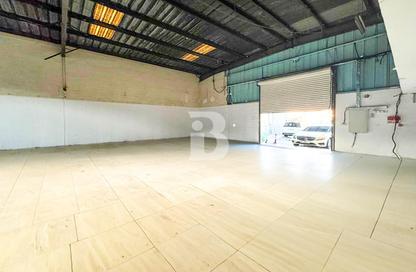Warehouse - Studio for rent in Al Khabisi - Deira - Dubai