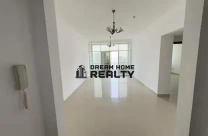 شقة - غرفة نوم - 2 حمامات للايجار في الممزر بلازا - شارع التعاون - التعاون - الشارقة