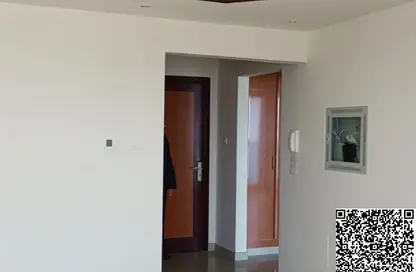 Apartment - 1 Bedroom - 2 Bathrooms for rent in Corniche Tower - Ajman Corniche Road - Ajman