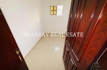 Villa - 4 - 6 for rent in Al Garayen - Sharjah