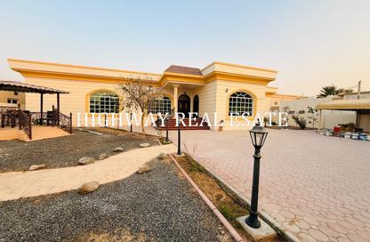 Villa - 4 - 6 for rent in Al Garayen - Sharjah