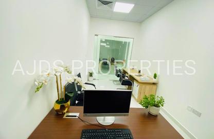 Office Space - Studio - 1 Bathroom for rent in Red Avenue - Al Garhoud - Dubai