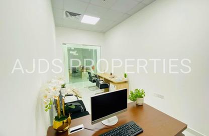 Office Space - Studio - 1 Bathroom for rent in Red Avenue - Al Garhoud - Dubai