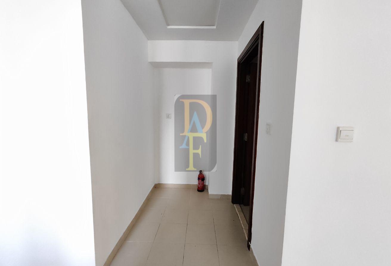 Bright |Proper 1 Bhk+Store |Ready To Move|Nr Metro photo 8