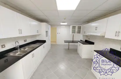 Apartment - 3 Bedrooms - 4 Bathrooms for rent in Diplomat Building - Umm Hurair 1 - Umm Hurair - Dubai