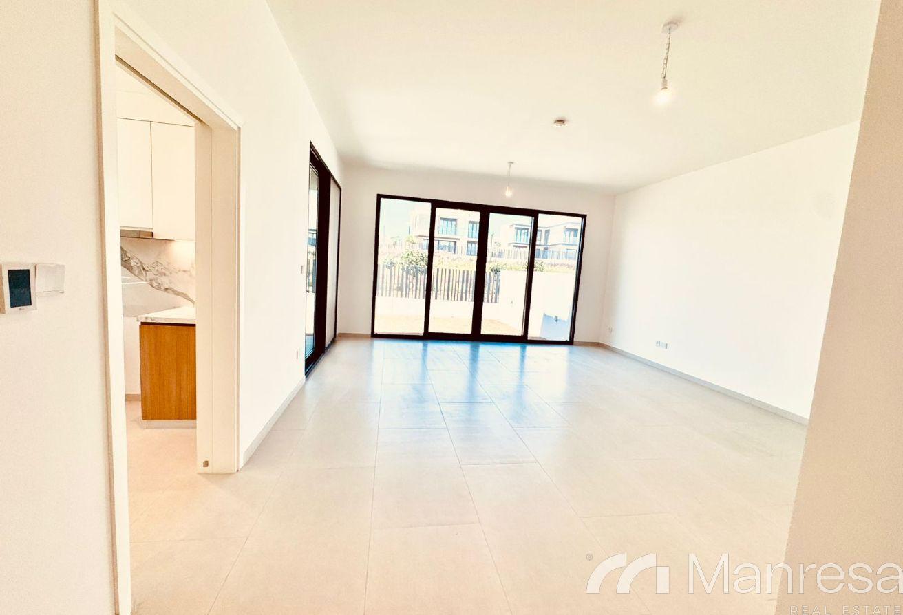 Spacious 4-Bedroom Townhouse | Premium Location photo 7