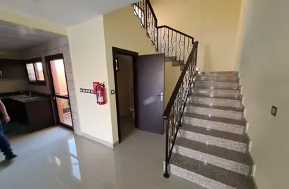 فيلا - 2 غرف نوم - 3 حمامات للايجار في المنطقة 8 - قرية هيدرا - أبوظبي