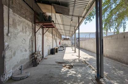 Warehouse - Studio for rent in Umm Ramool - Dubai