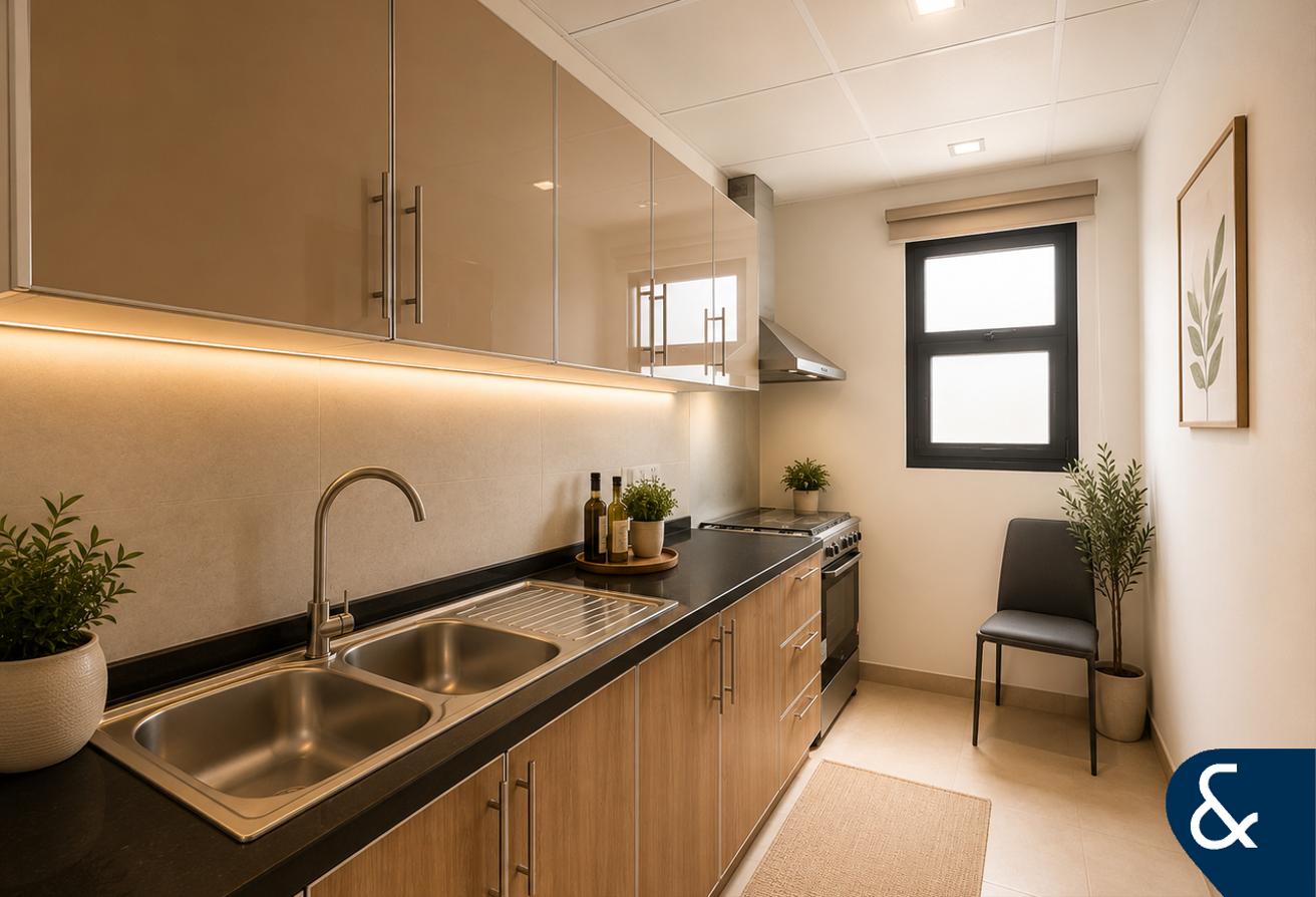 Single Row | Furnished | Vacant Now | 5 Beds photo 13