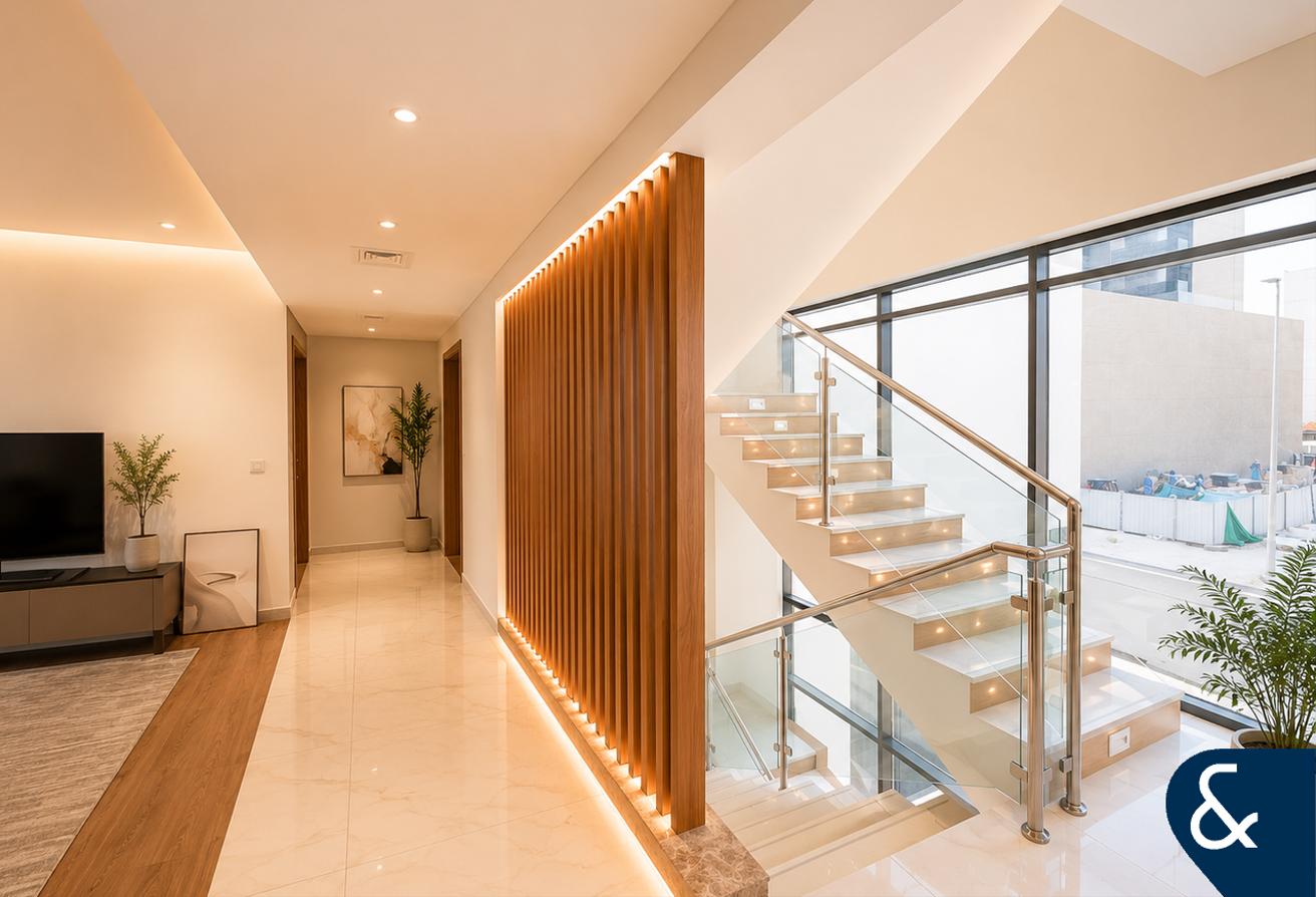 Single Row | Furnished | Vacant Now | 5 Beds photo 9