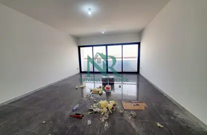 شقة - 2 غرف نوم - 3 حمامات للايجار في شارع المطار - أبوظبي