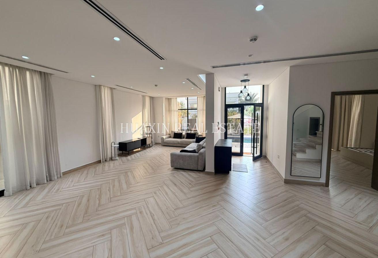 HURRY| Nice Contemporary | Private Pool | En-suite photo 21
