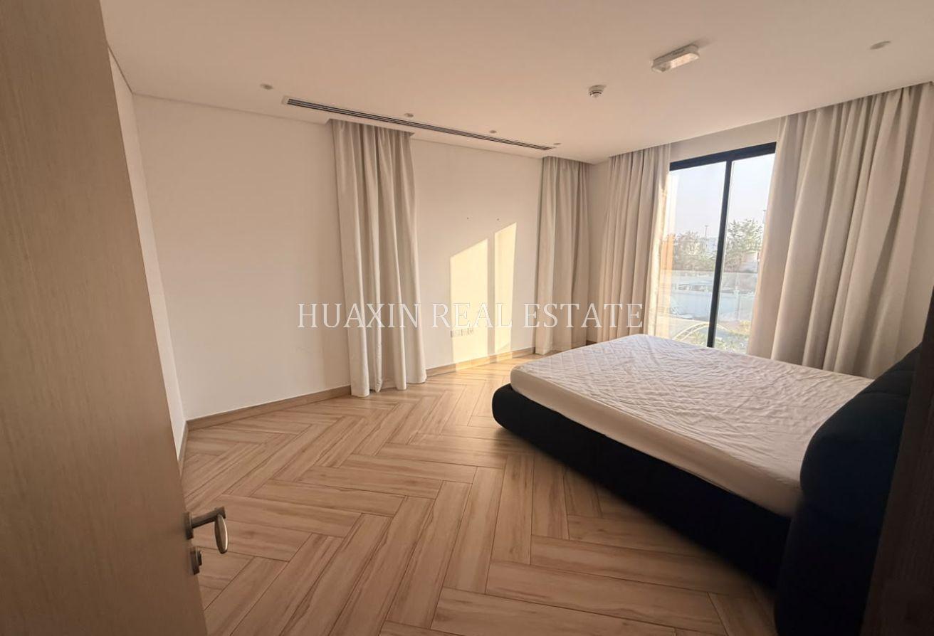 HURRY| Nice Contemporary | Private Pool | En-suite photo 12