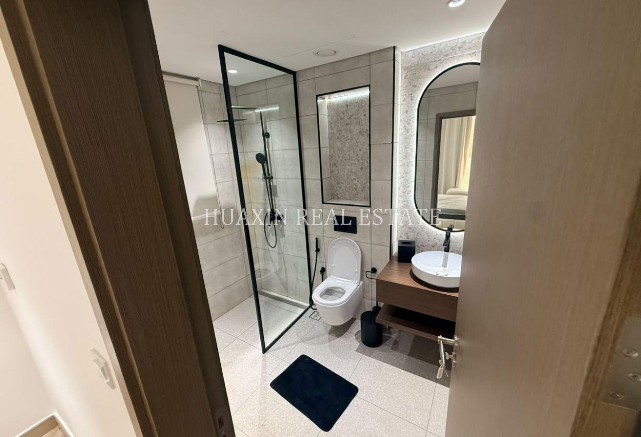 HURRY| Nice Contemporary | Private Pool | En-suite photo 11