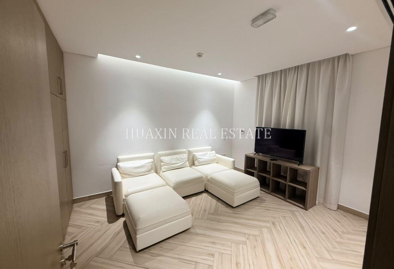HURRY| Nice Contemporary | Private Pool | En-suite photo 18