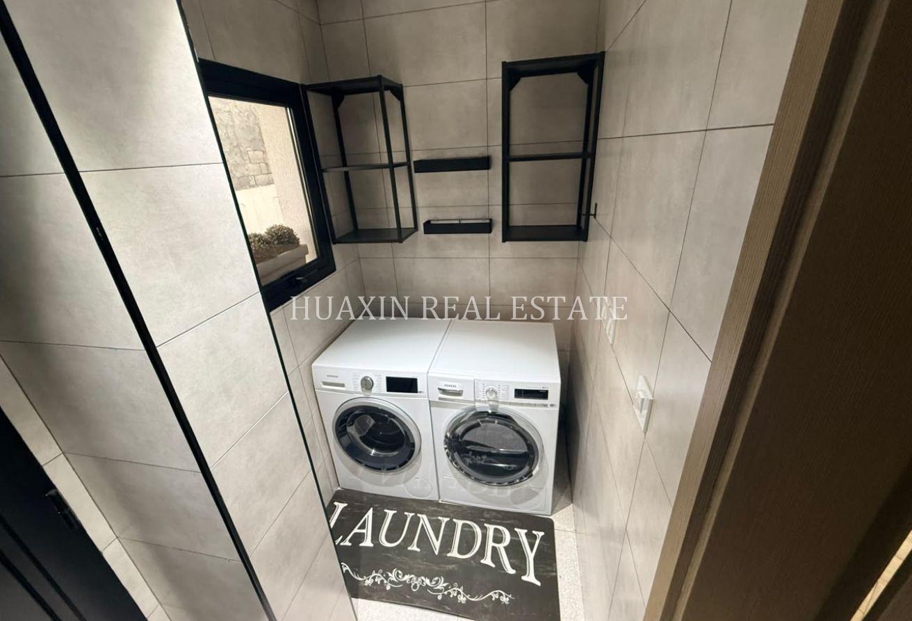 HURRY| Nice Contemporary | Private Pool | En-suite photo 20