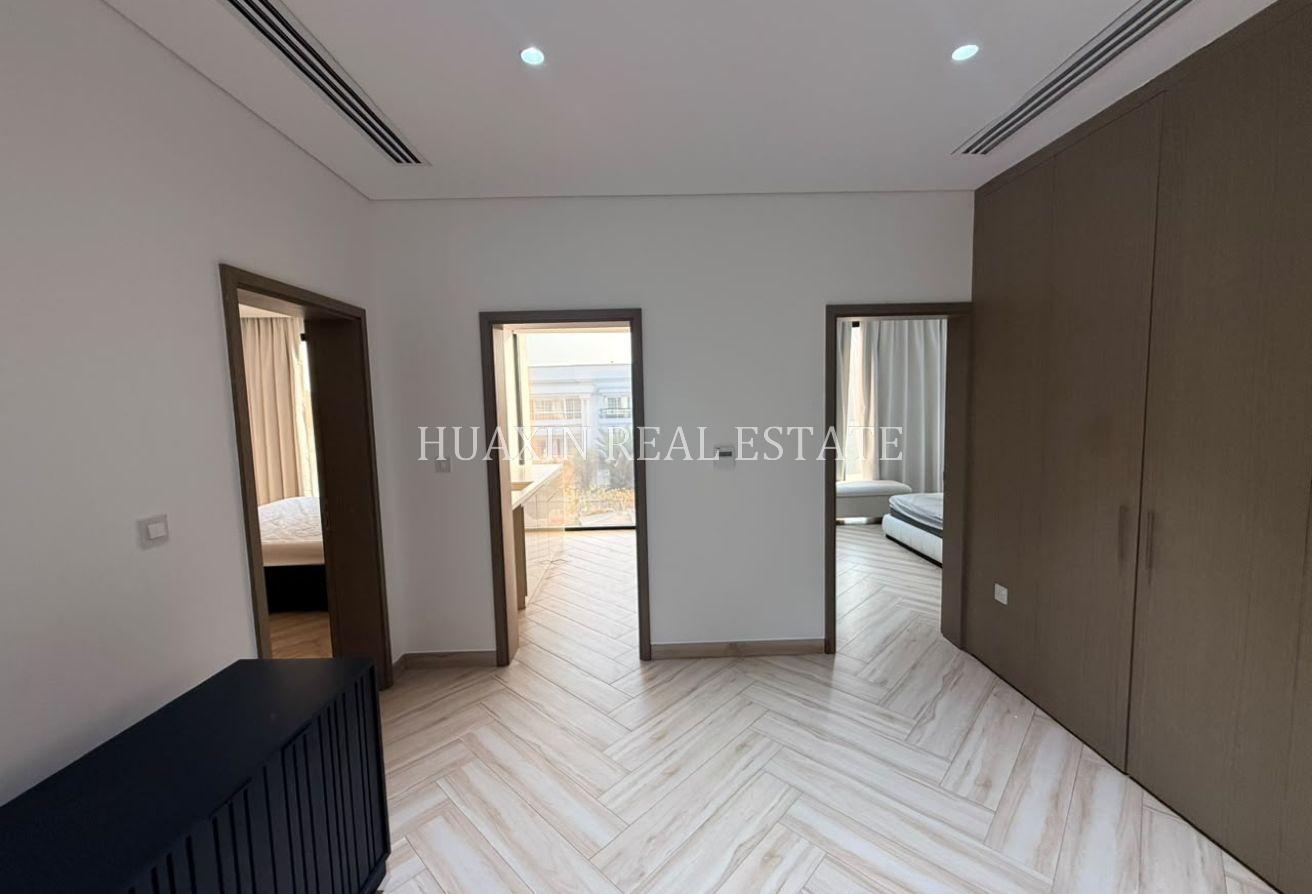 HURRY| Nice Contemporary | Private Pool | En-suite photo 7