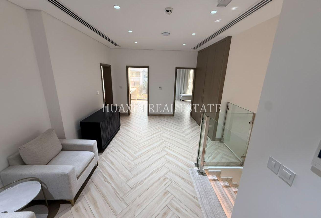 HURRY| Nice Contemporary | Private Pool | En-suite photo 3