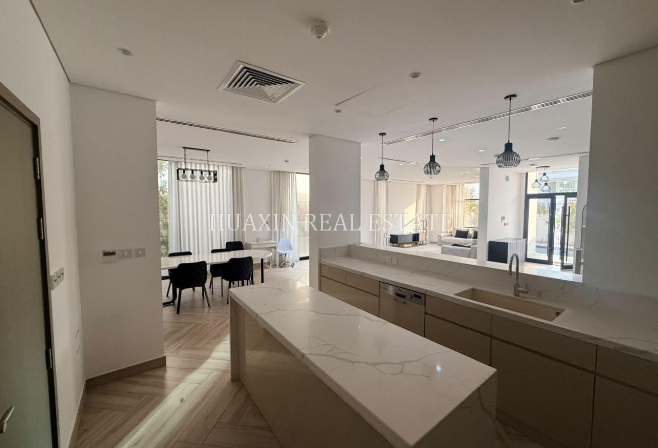 HURRY| Nice Contemporary | Private Pool | En-suite photo 6