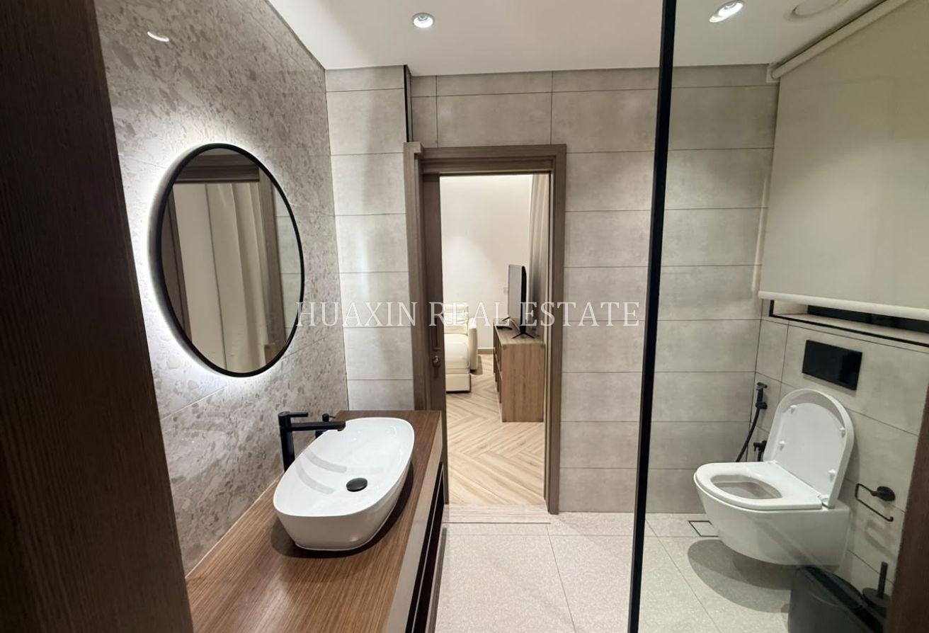 HURRY| Nice Contemporary | Private Pool | En-suite photo 16