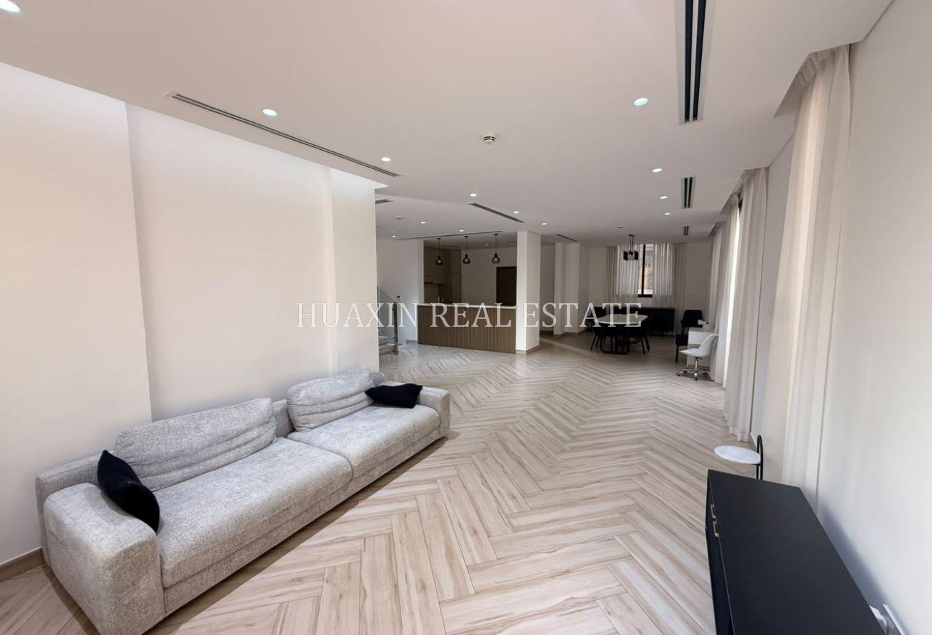 HURRY| Nice Contemporary | Private Pool | En-suite photo 4