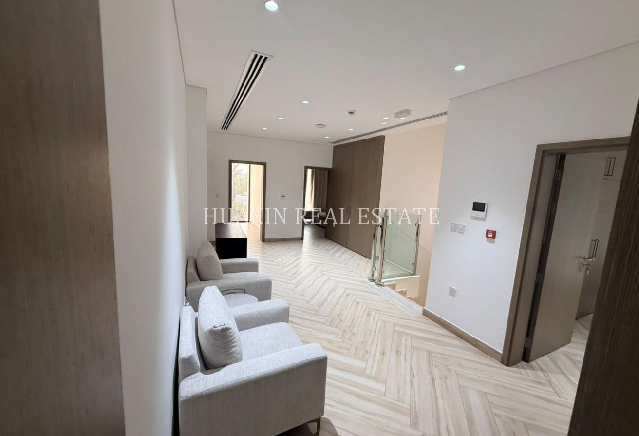HURRY| Nice Contemporary | Private Pool | En-suite photo 5