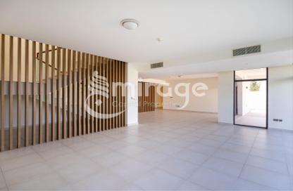 Villa - 4 - 5 for rent in West Yas - Yas Island - Abu Dhabi