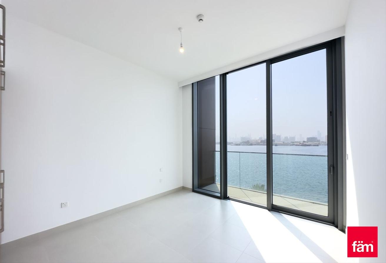 Largest Layout | 3br | Waterfront | Spacious photo 4