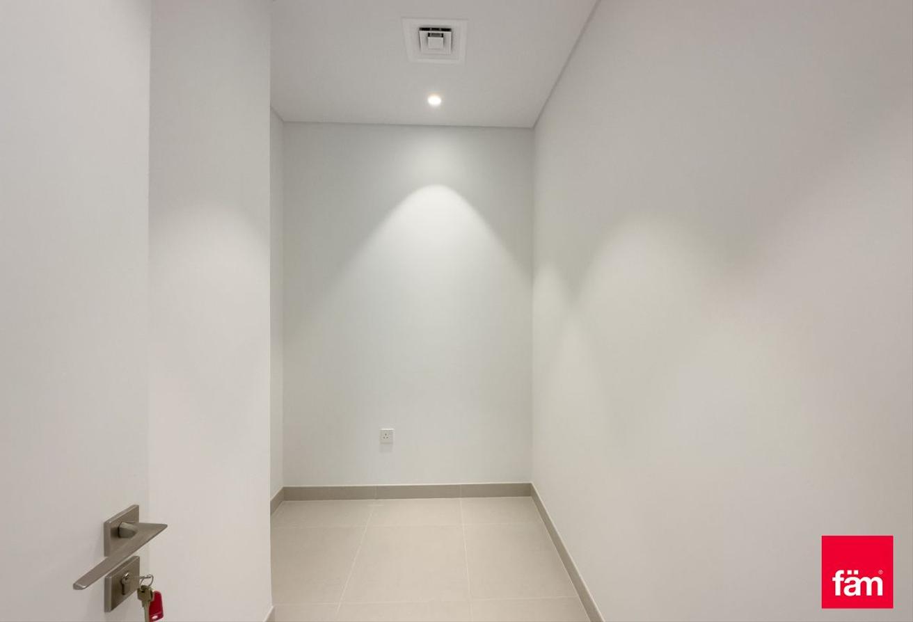 Largest Layout | 3br | Waterfront | Spacious photo 8