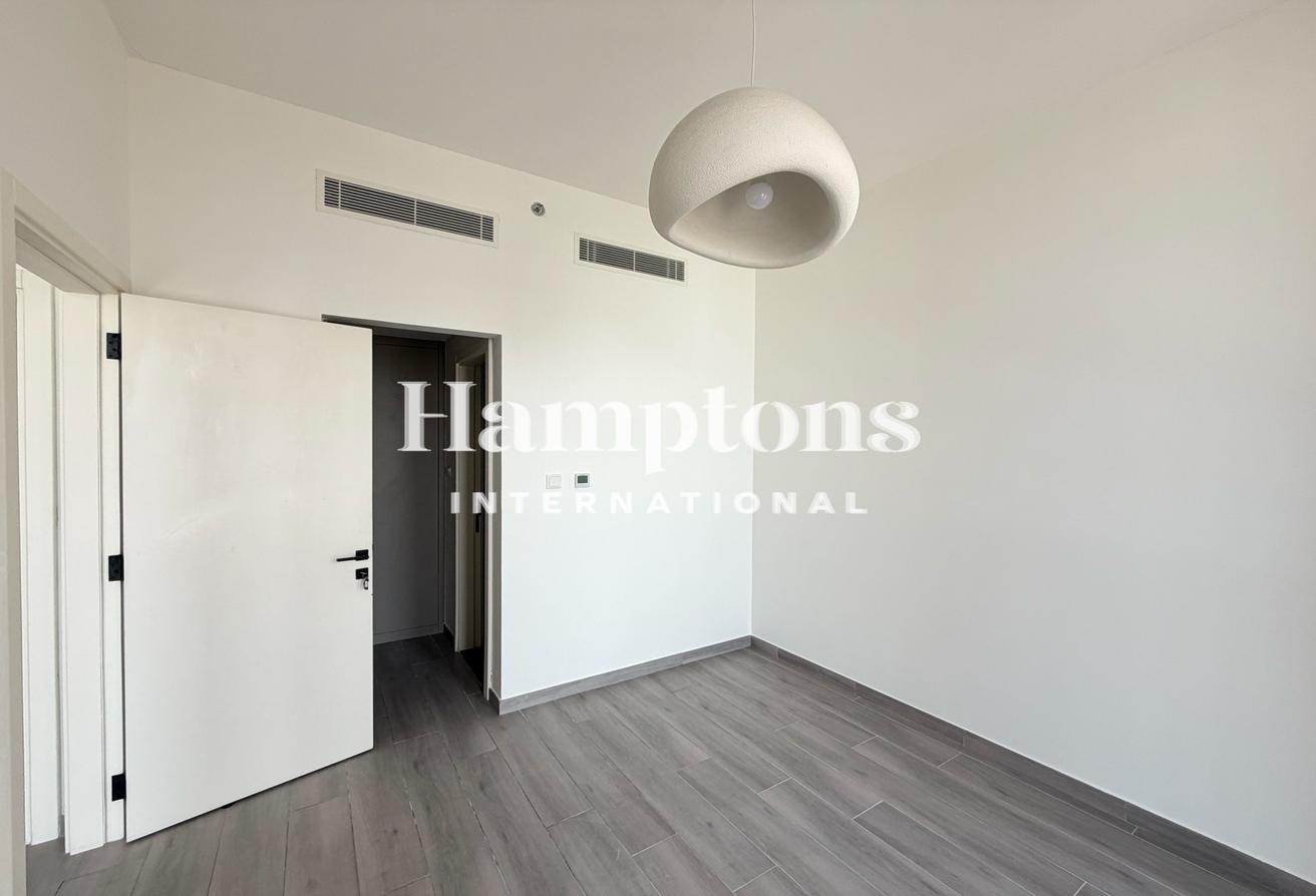 Vacant | Unfurnished | Open Kitchen photo 8