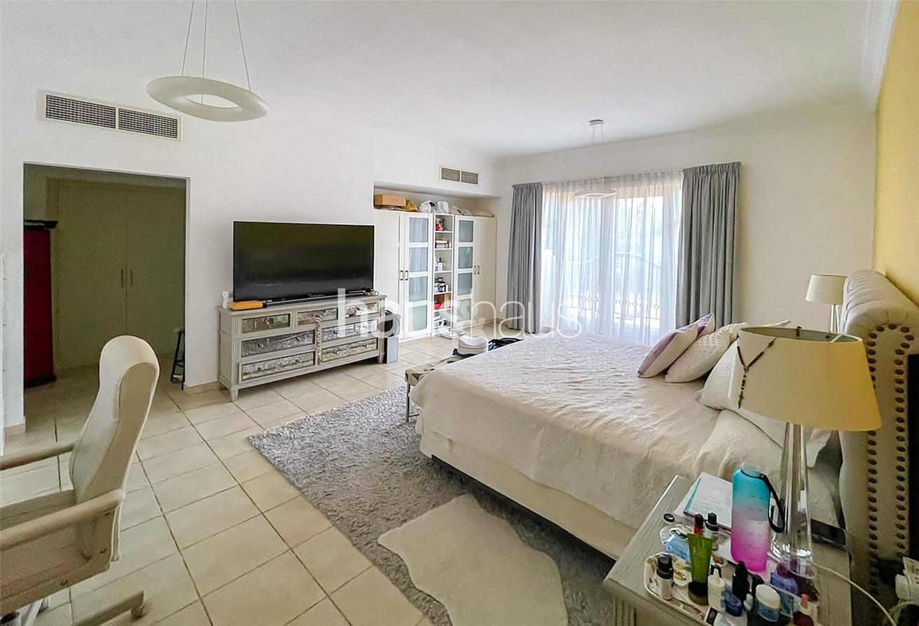 Large Corner Plot C1 | Golf Course View | Pool photo 5