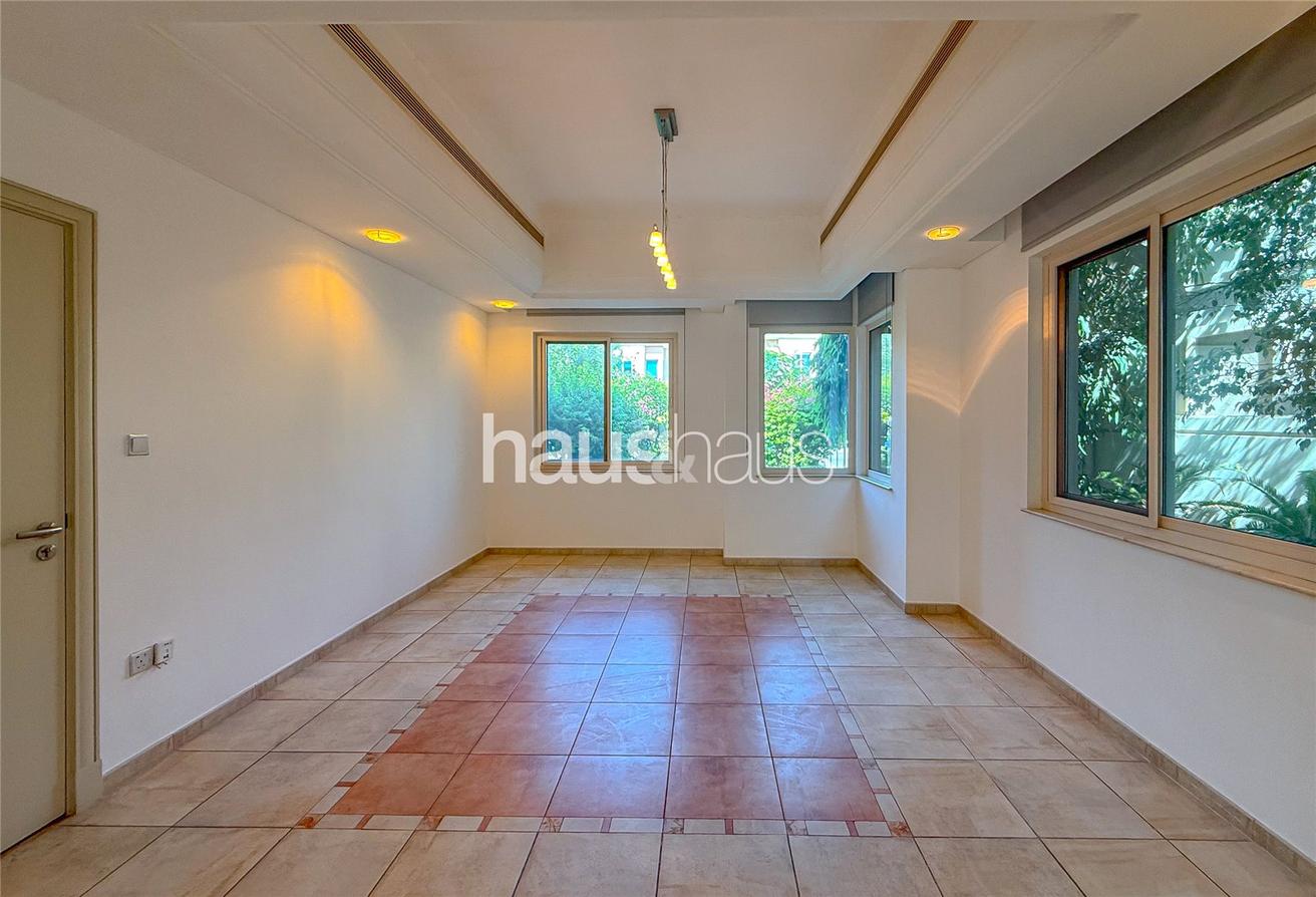 Large Corner Plot C1 | Golf Course View | Pool photo 9