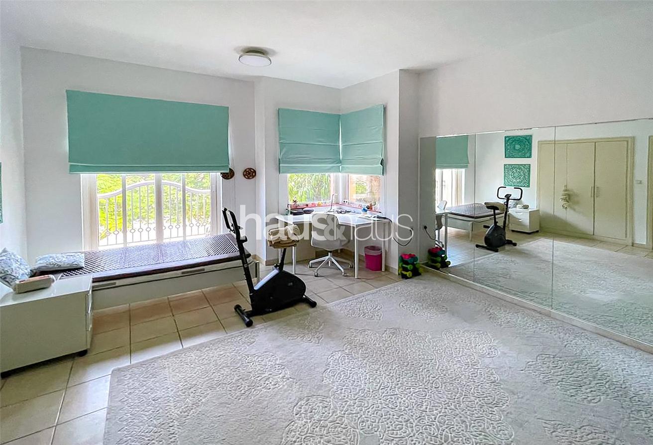 Large Corner Plot C1 | Golf Course View | Pool photo 7