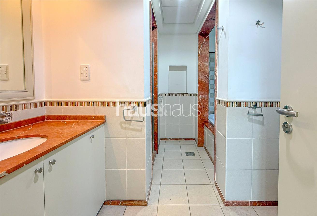 Large Corner Plot C1 | Golf Course View | Pool photo 13