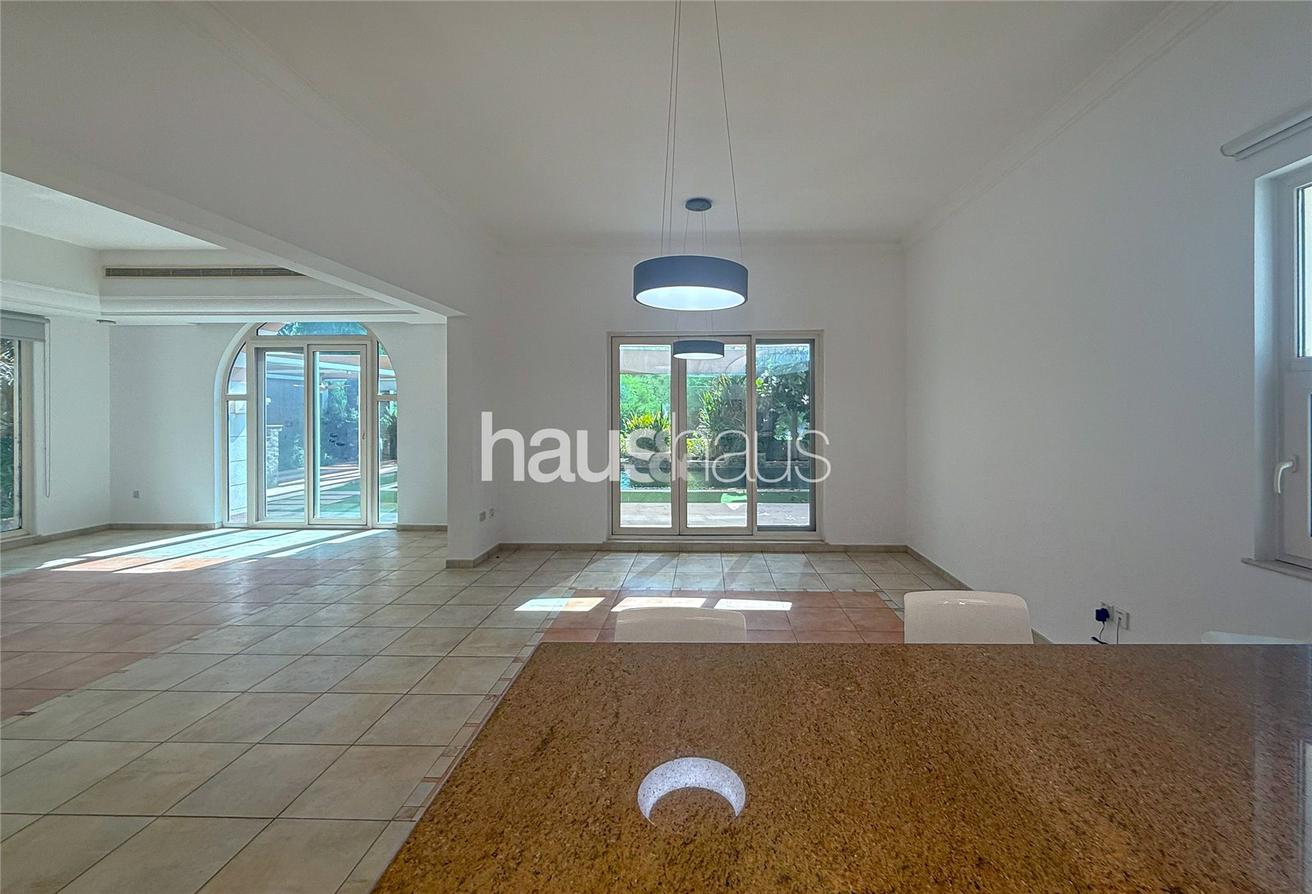 Large Corner Plot C1 | Golf Course View | Pool photo 15