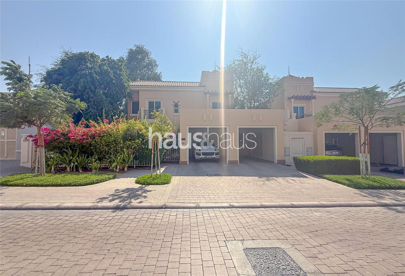 Large Corner Plot C1 | Golf Course View | Pool photo 2