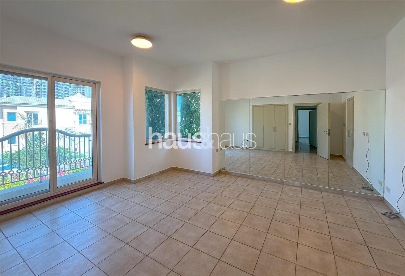 Large Corner Plot C1 | Golf Course View | Pool photo 10