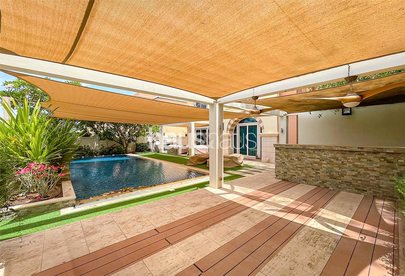 Large Corner Plot C1 | Golf Course View | Pool photo 16