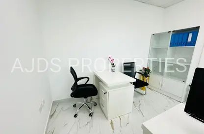 مكتب - غرفة نوم - 1 حمام للايجار في فاطمه محمد احمد بن سليمان - الرفاعة - بر دبي - دبي