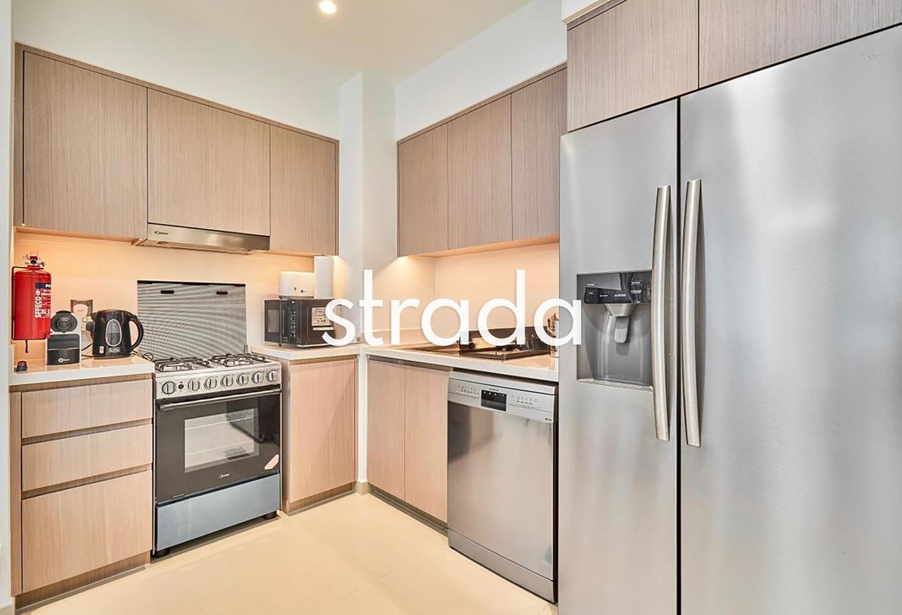 Exclusive | Furnished | Mid Floor photo 7
