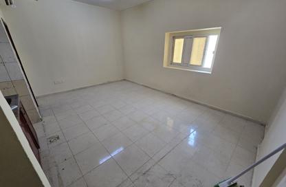 عمارة بالكامل - 7+ - 7+ للايجار في طريق فاير ستاشن - مويلح - الشارقة